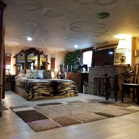 Exotic Large Basement Studio Hotel Montreal Ngoại thất bức ảnh